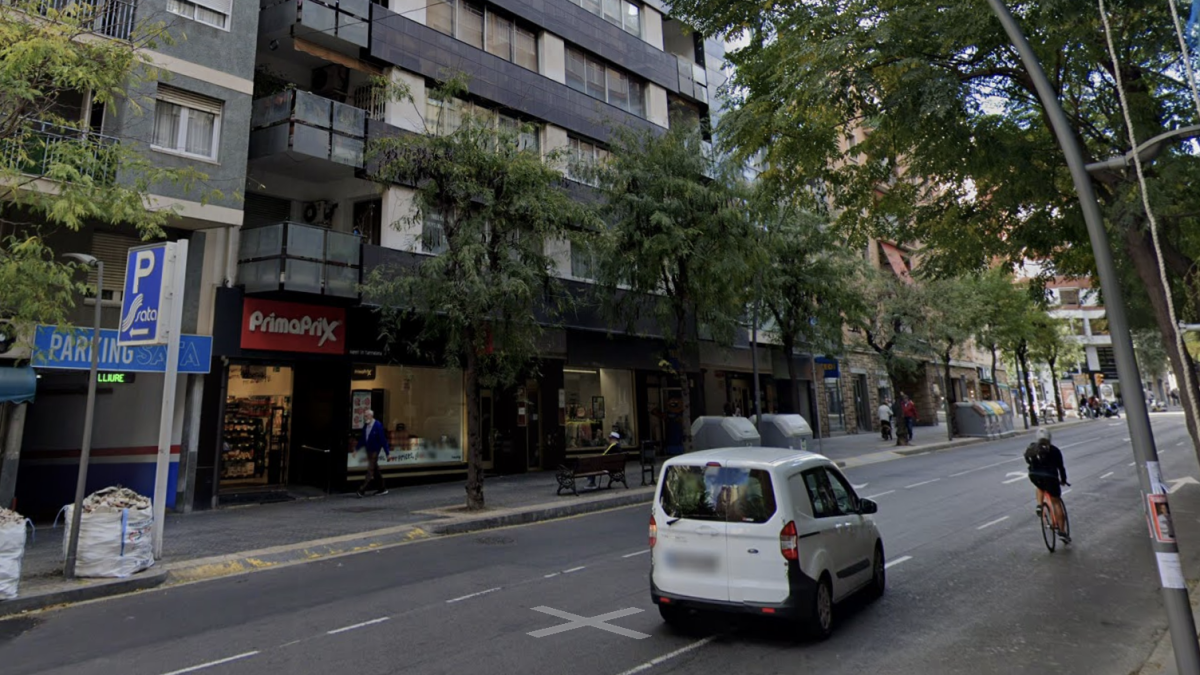 Uno de los inmuebles está situado en la avenida Ramon i Cajal.