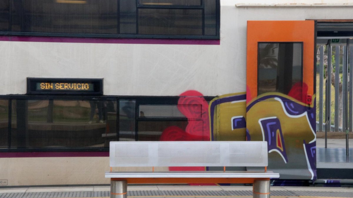 Tren de Rodalies sense servei degut a una reducció d’horaris arran d’obres a la infraestructura.