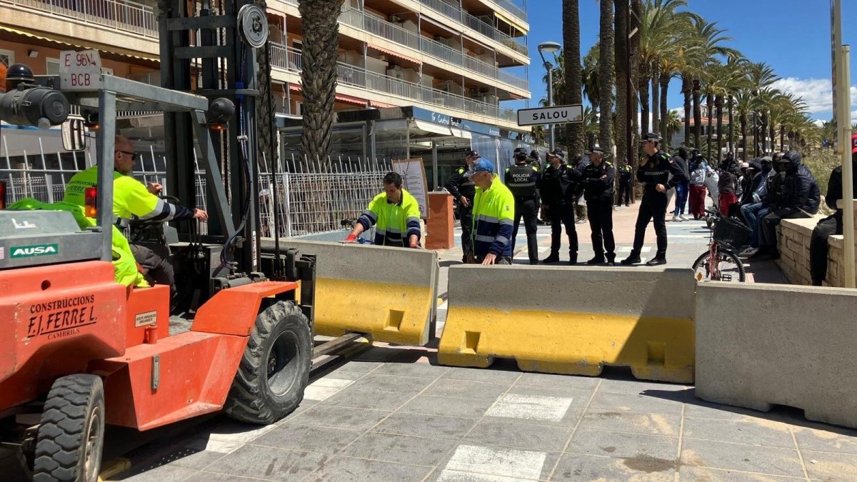 Imagen durante el cierre del paseo marítimo en Cambrils.