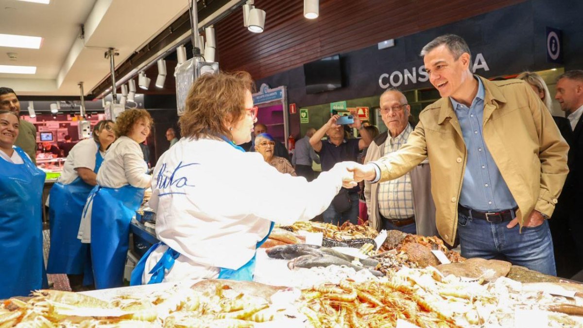 Imatge de la visita de Pedro Sánchez al Mercat Central de Tarragona.