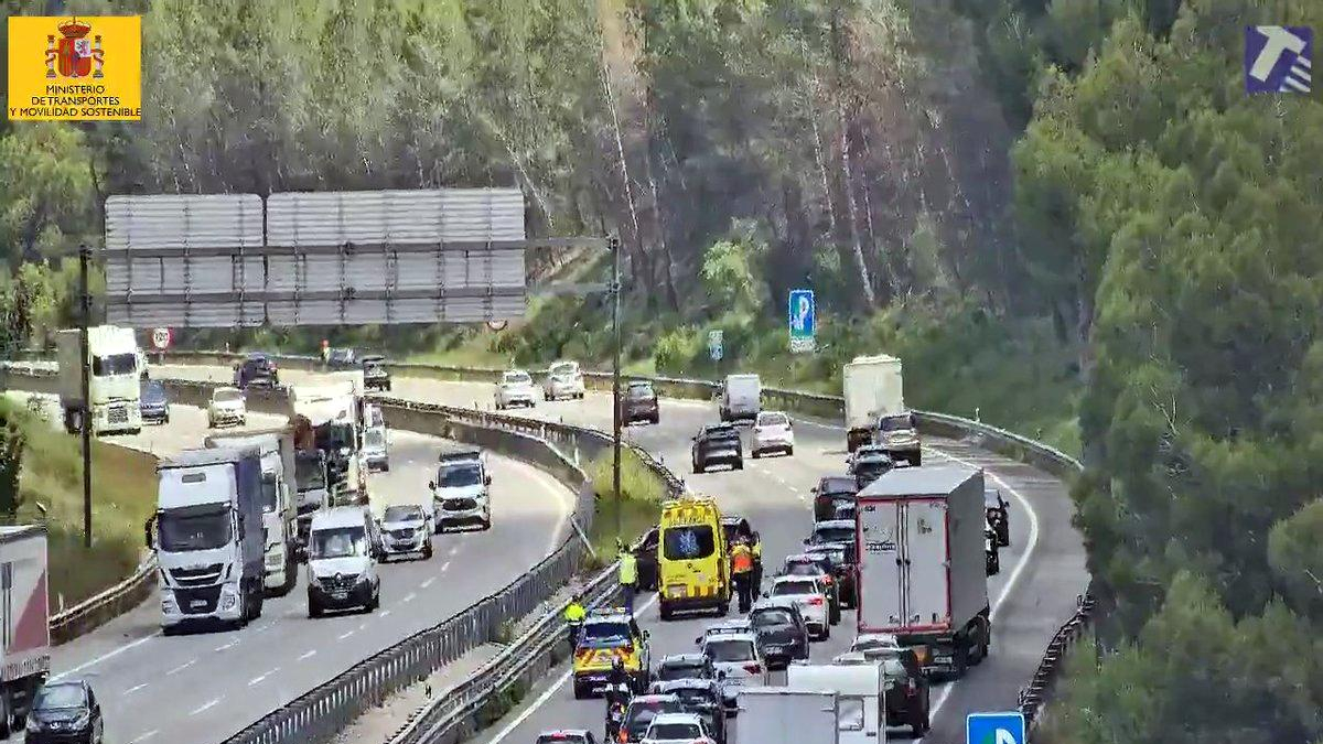 Circulación lenta y paradas por el accidente en Subirats en la AP-7.