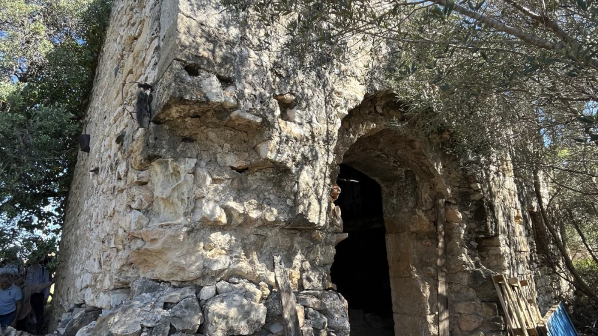 L’AV de Parc Riu Clar ha organitzat, amb altres organitzacions, excursions al jaciment medieval.