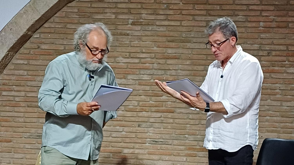 Jaume Martell y Fermí Fernández ensayando la lectura teatral ‘La independència de Tarragona’.