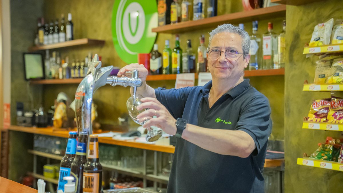 Manuel Vázquez Mirones, propietario del bar Victoria.