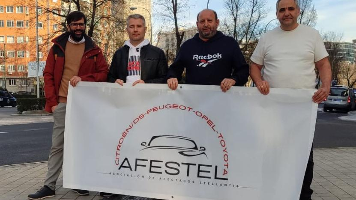 Imatge de quatre dels set coordinadors i fundadors de l’associació en la primera trobada a Madrid.