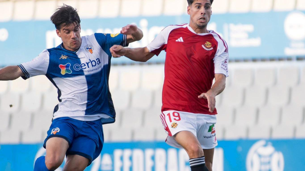 Mario Rodríguez durante el partido delante el CE Sabadell