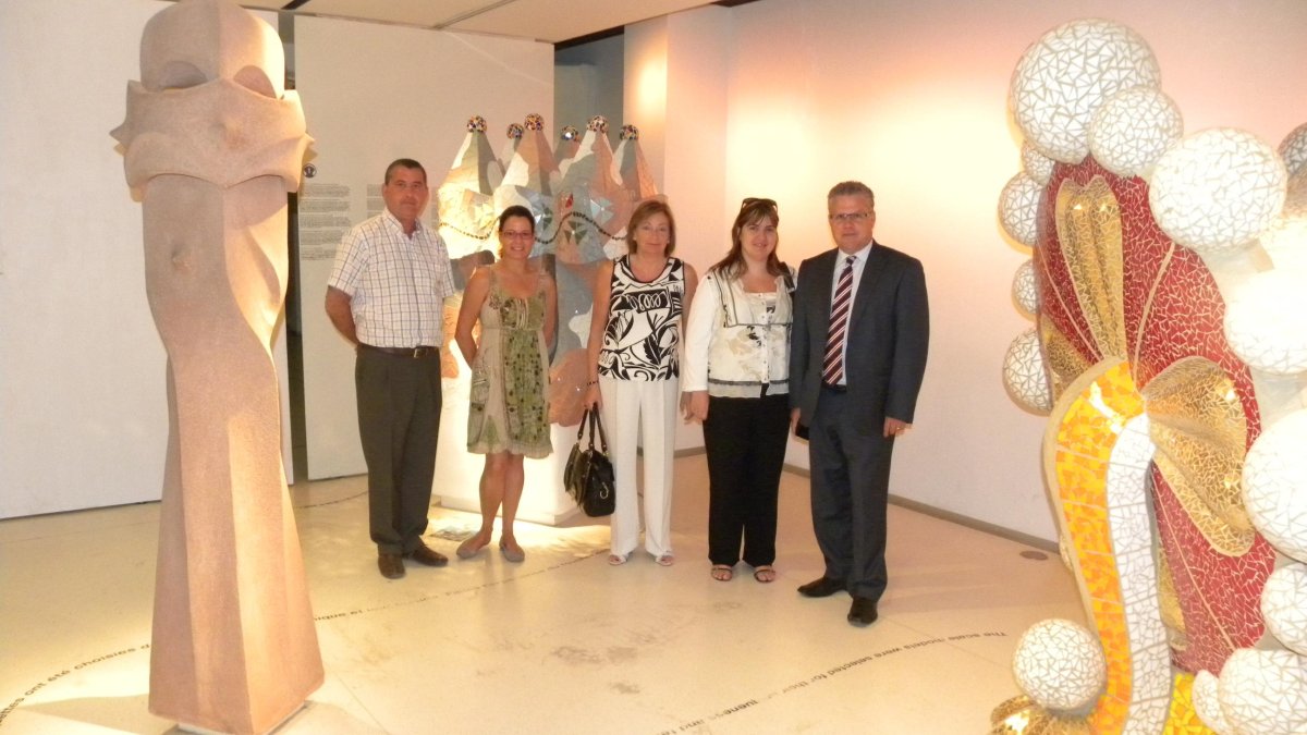 Montse Porter, amb l'actual alcalde de Salou, Pere Granados, en una visita al Centre Gaudí de Reus quan encara era regidora al 2010.