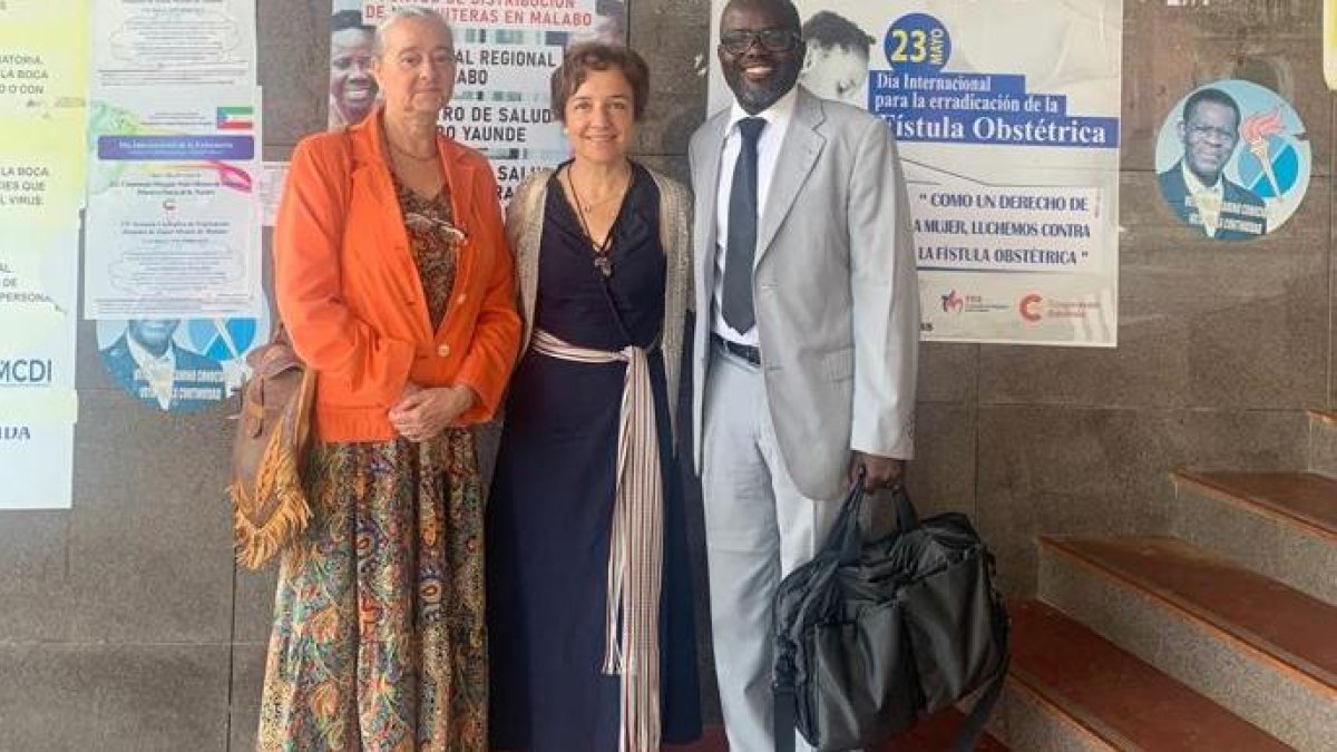 El Dr. Robert Memba durante una de sus visitas a Guinea Ecuatorial.