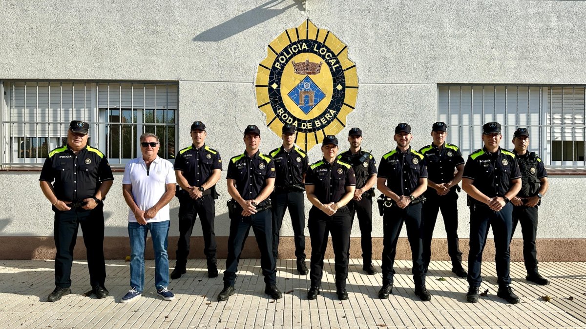 Imatge dels nous agents de la Policia Local de Roda de Berà.