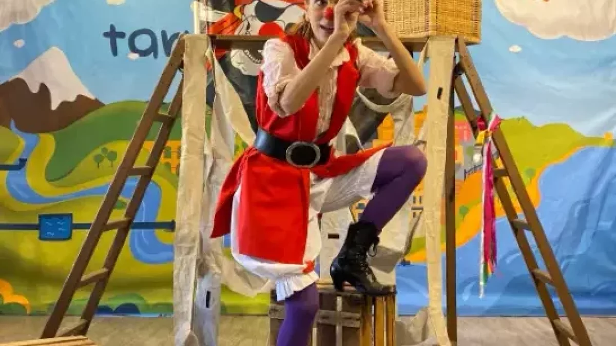 Fotografia de l'espectacle de la companyia Dosdetres 'Pirata de nas vermell'.