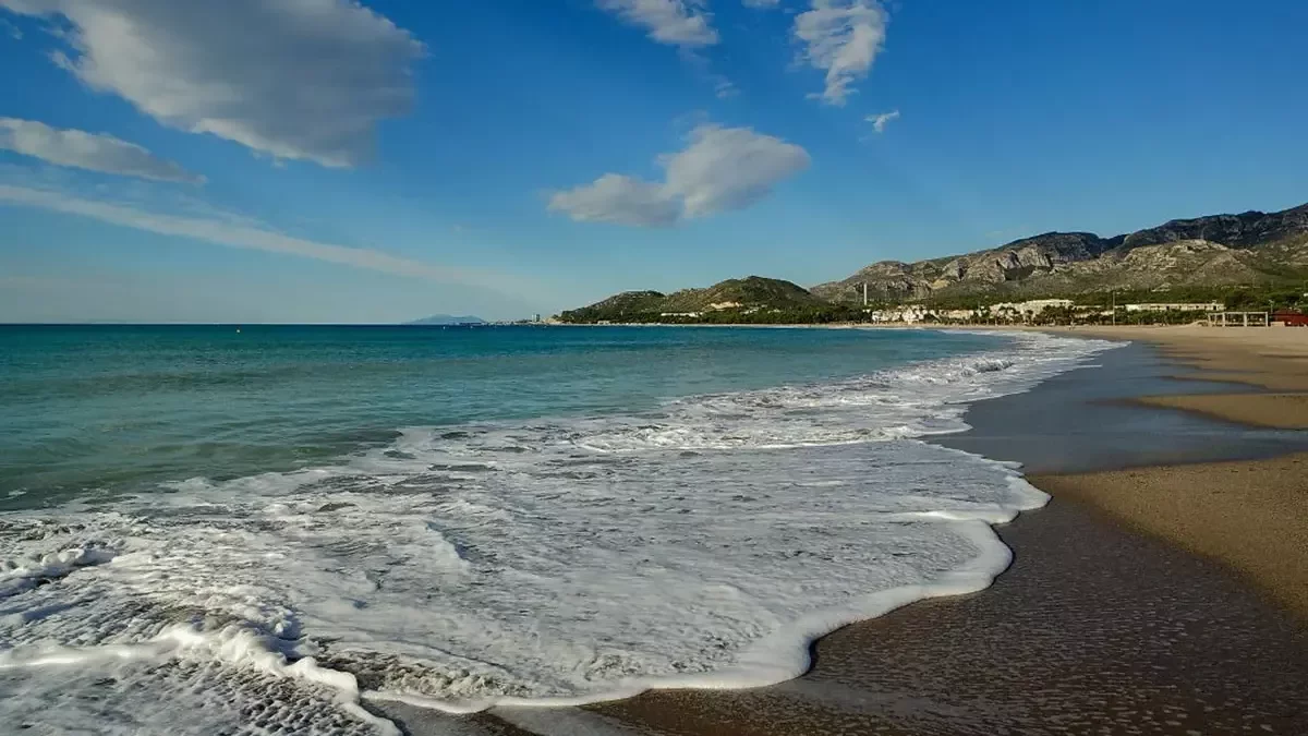Platja de l'Arenal de l'Hospitalet de l'Infant.