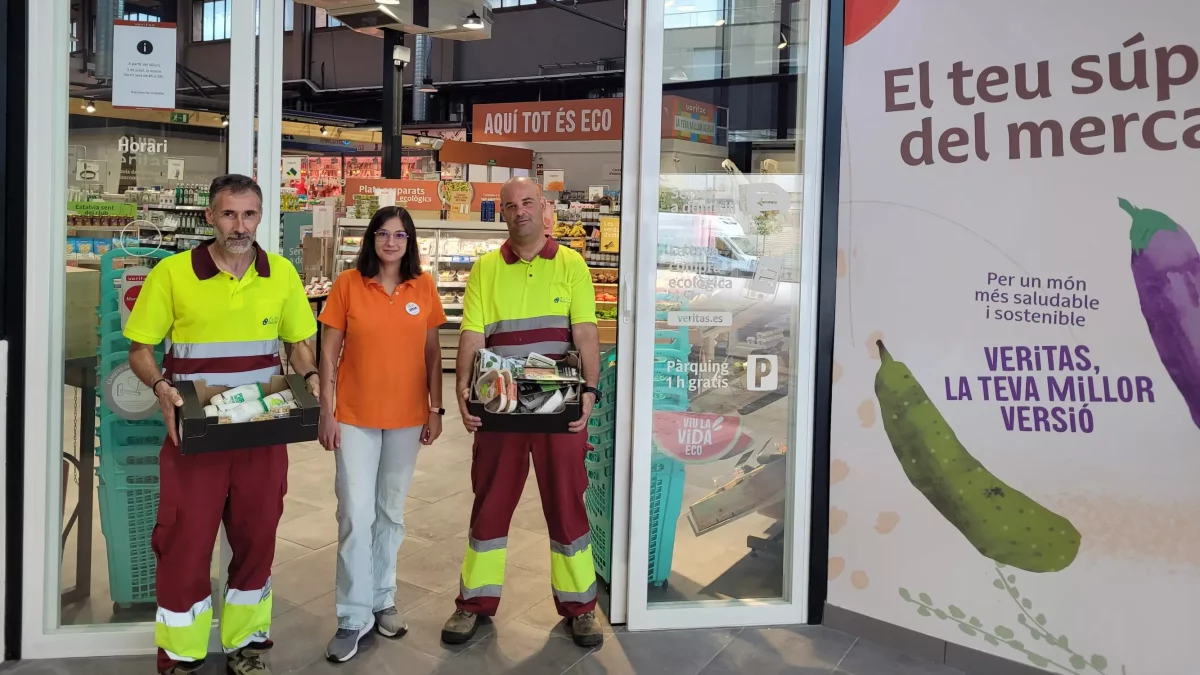 La botiga Veritas del Mercat Central dona els excedents o els productes amb data de caducitat propera.