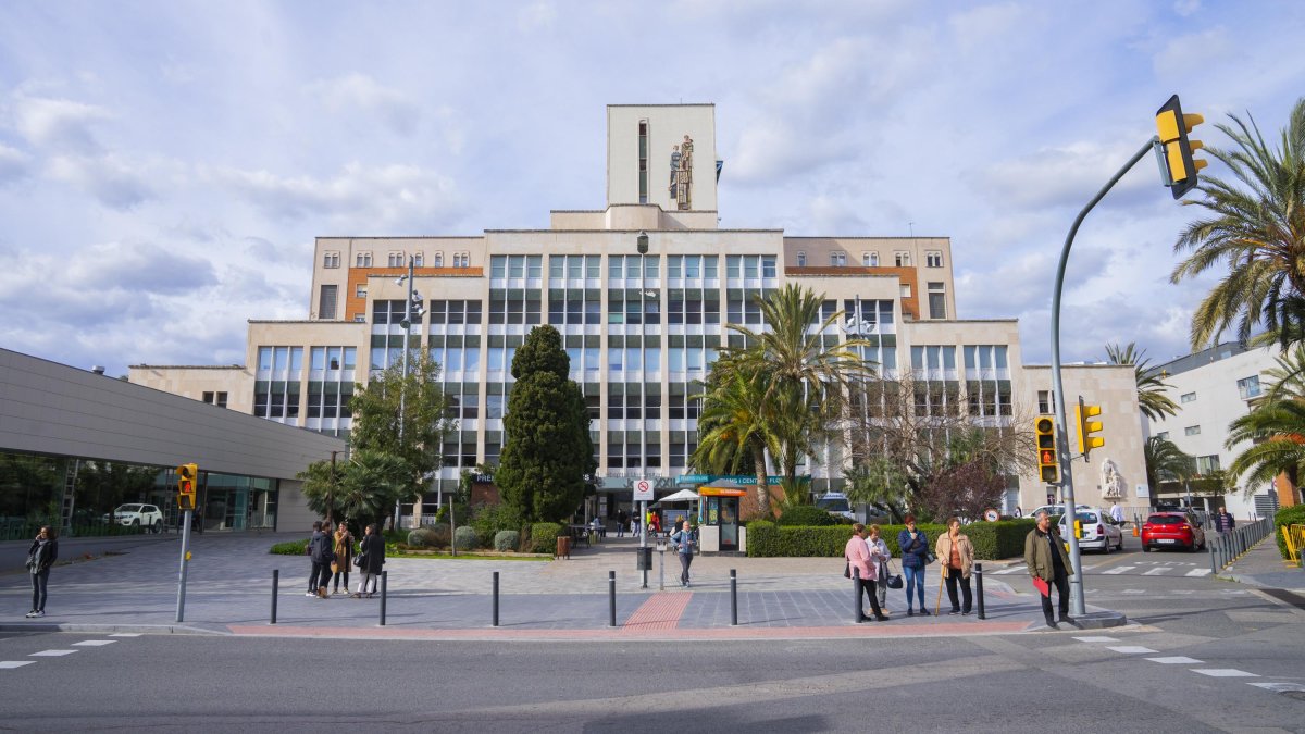 Façana de l'Hospital Joan XXIII.