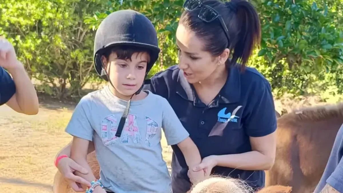 Un instant del taller d'hipoteràpia.