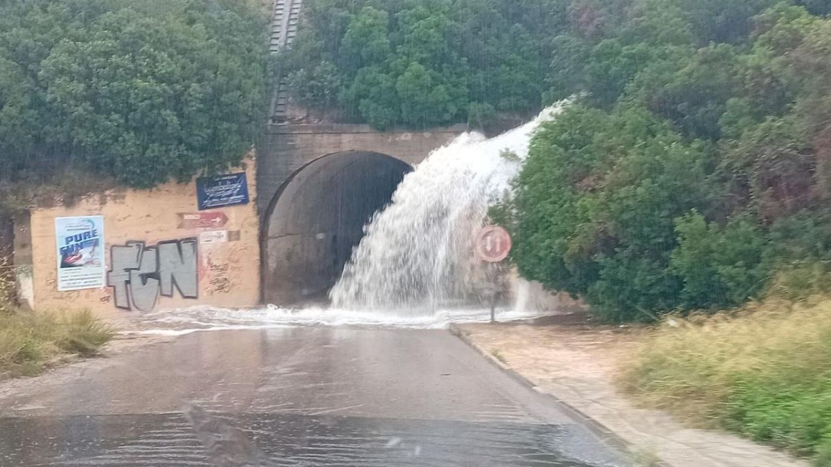 Video Pluja Ametlla de Mar bombers tunel inundat inundació