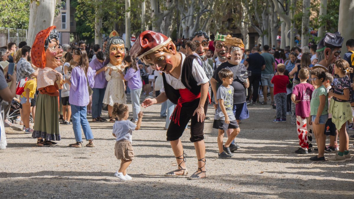 El Seguici Festiu va desfilar pel passeig de Misericòrdia des de la plaça de la Pastoreta fins al Santuari, on es van dur a terme les ballades finals.
