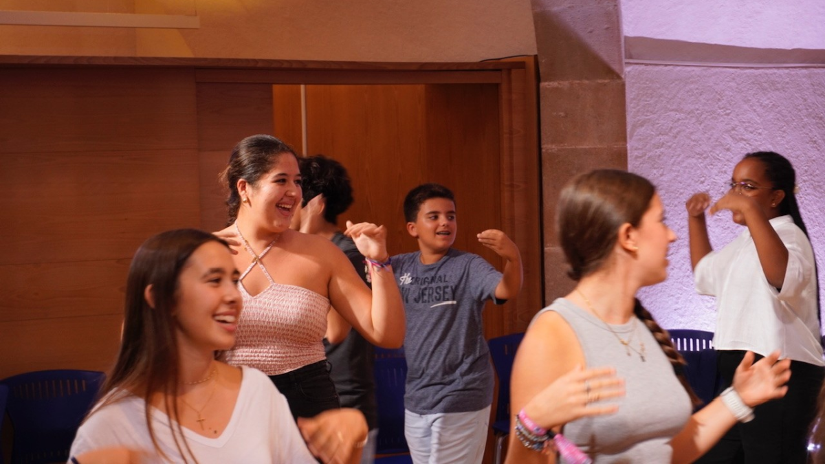 La Coral Jove està formada per tretze nois i noies.