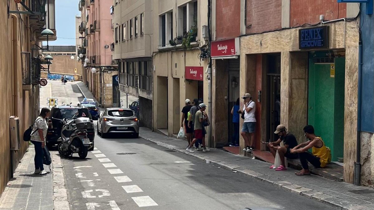 Imagen del exterior del comedor social de la calle Cervantes.
