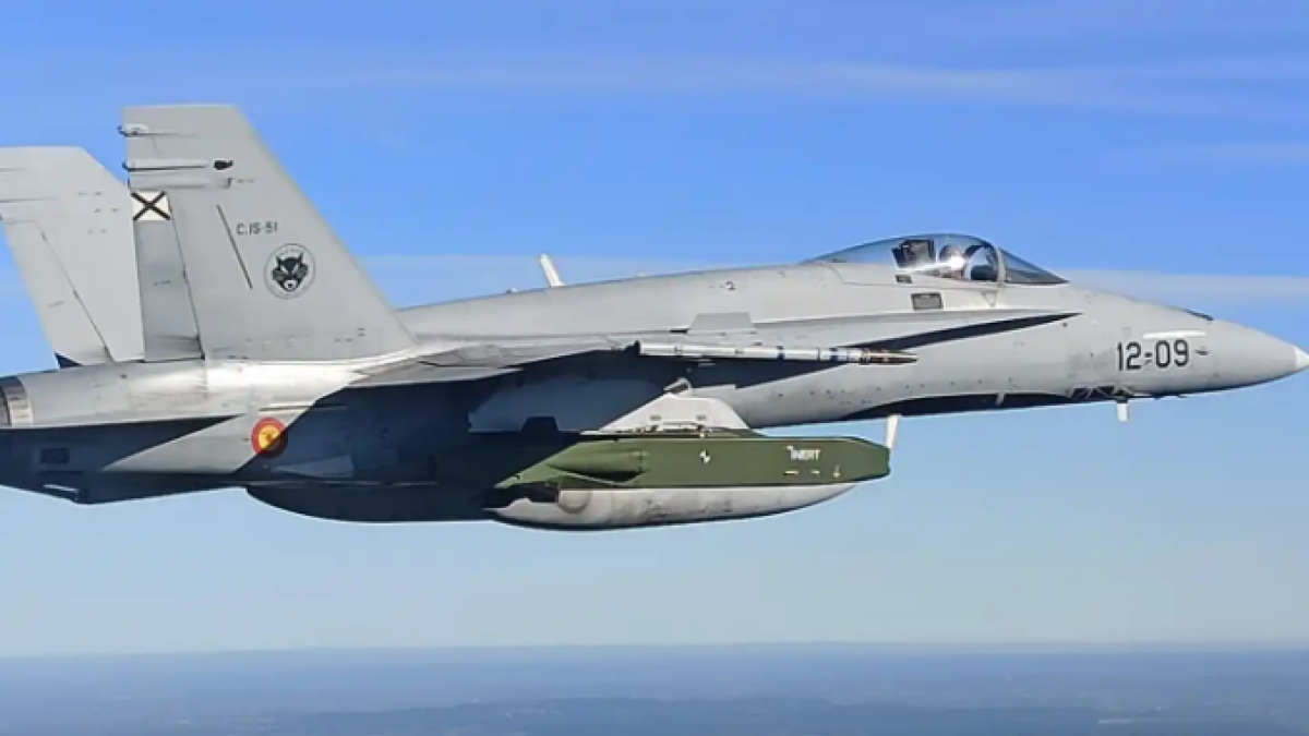 Imatge d’un avió de combat F-18.