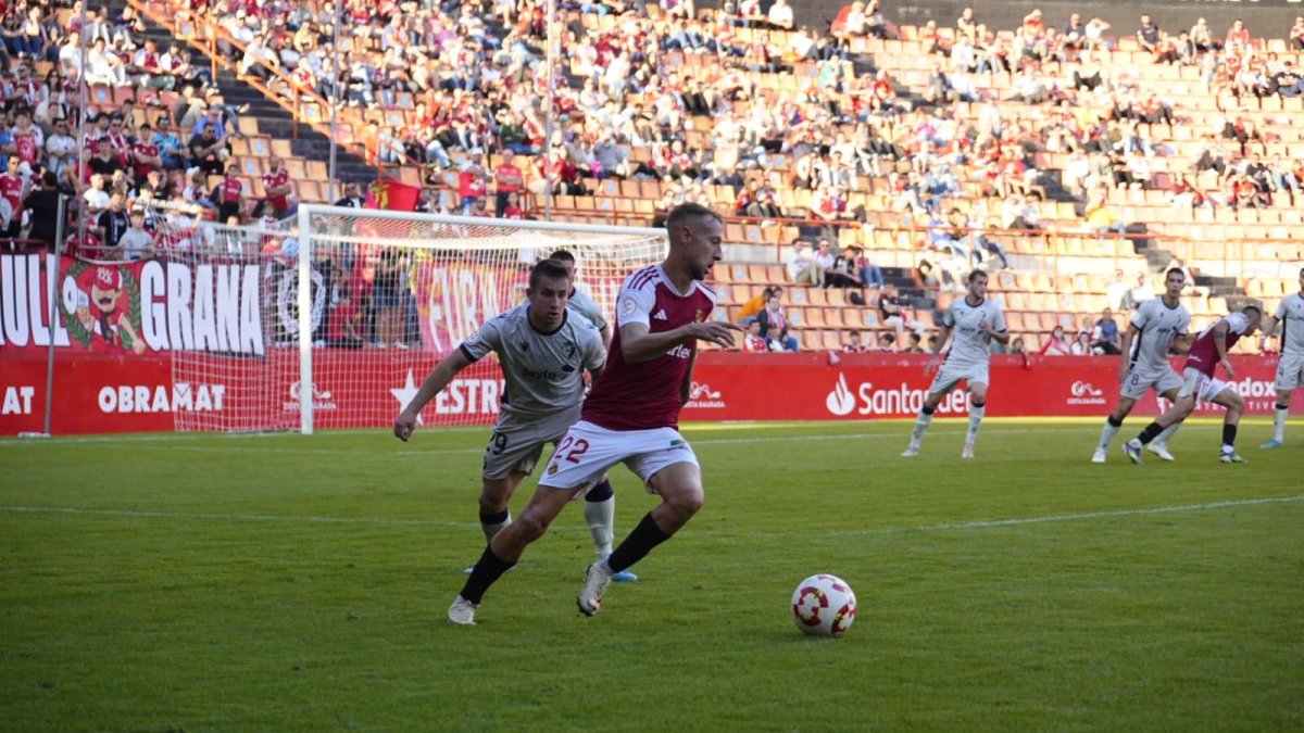 Víctor Narro durante el partido contra el Osasuna Promesas.