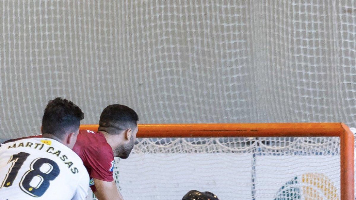 El portero Càndid Ballart deteniendo una de las acciones ofensivas del Alpicat.