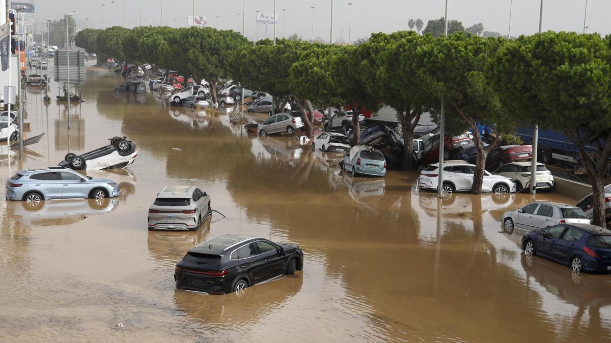 Vista general del polígono industrial de Sedaví anegado a causa de las lluvias torrenciales de las últimas horas.