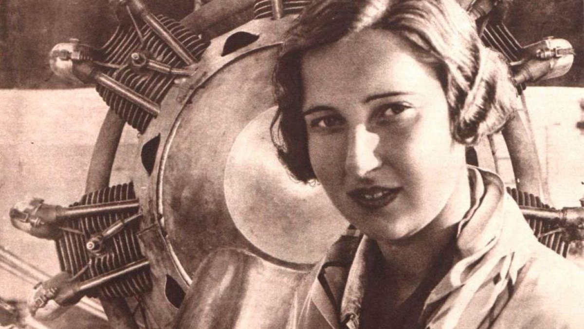 Pepa Colomer, primera da aviadora catalana, está enterrada en el cementerio de Reus.