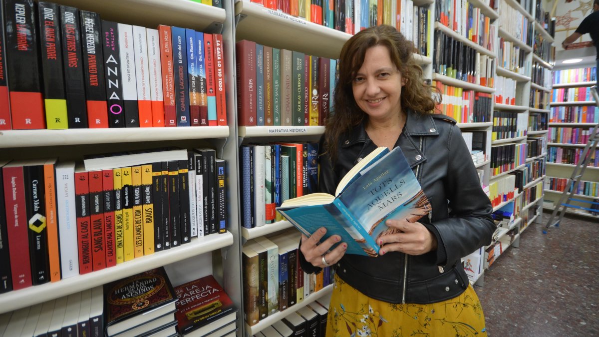 Laia Aguilar a la llibreria Adserà de Tarragona.