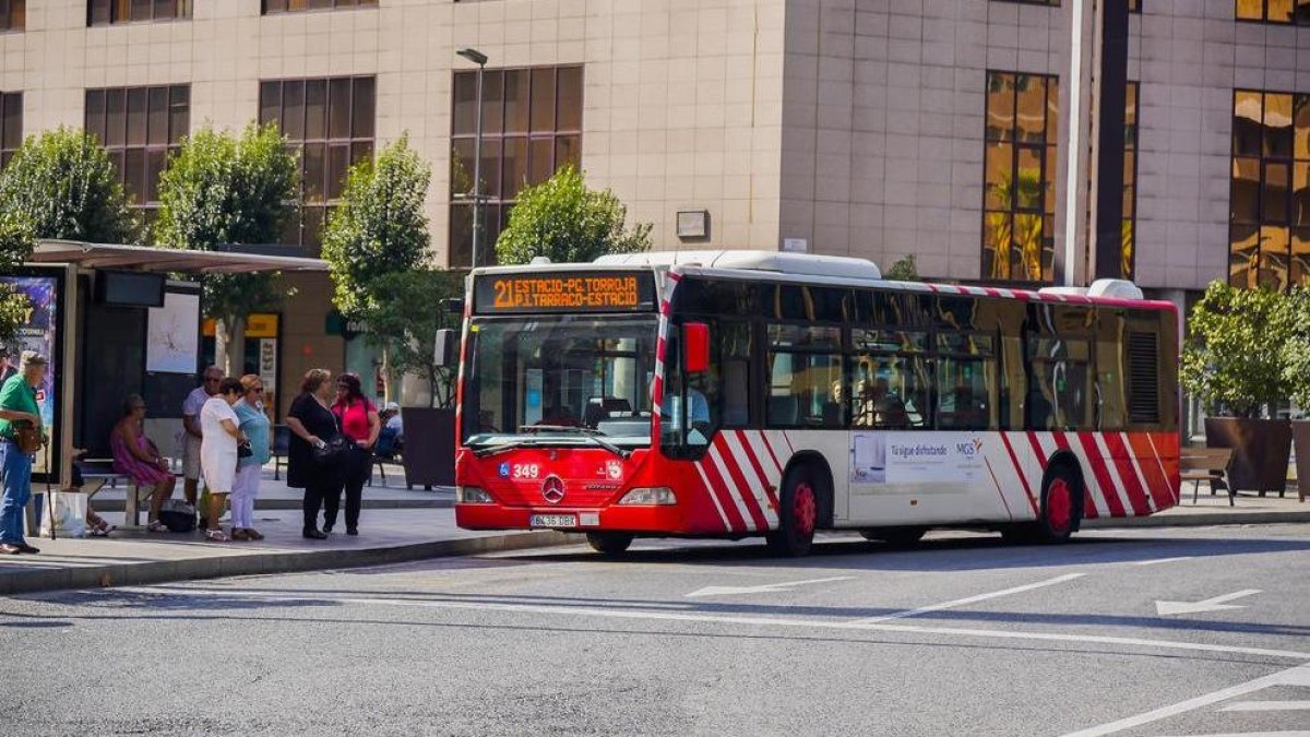 Los autobuses de la Empresa Municipal de Transportes superaron los 10 millones de usuarios en el 2023.