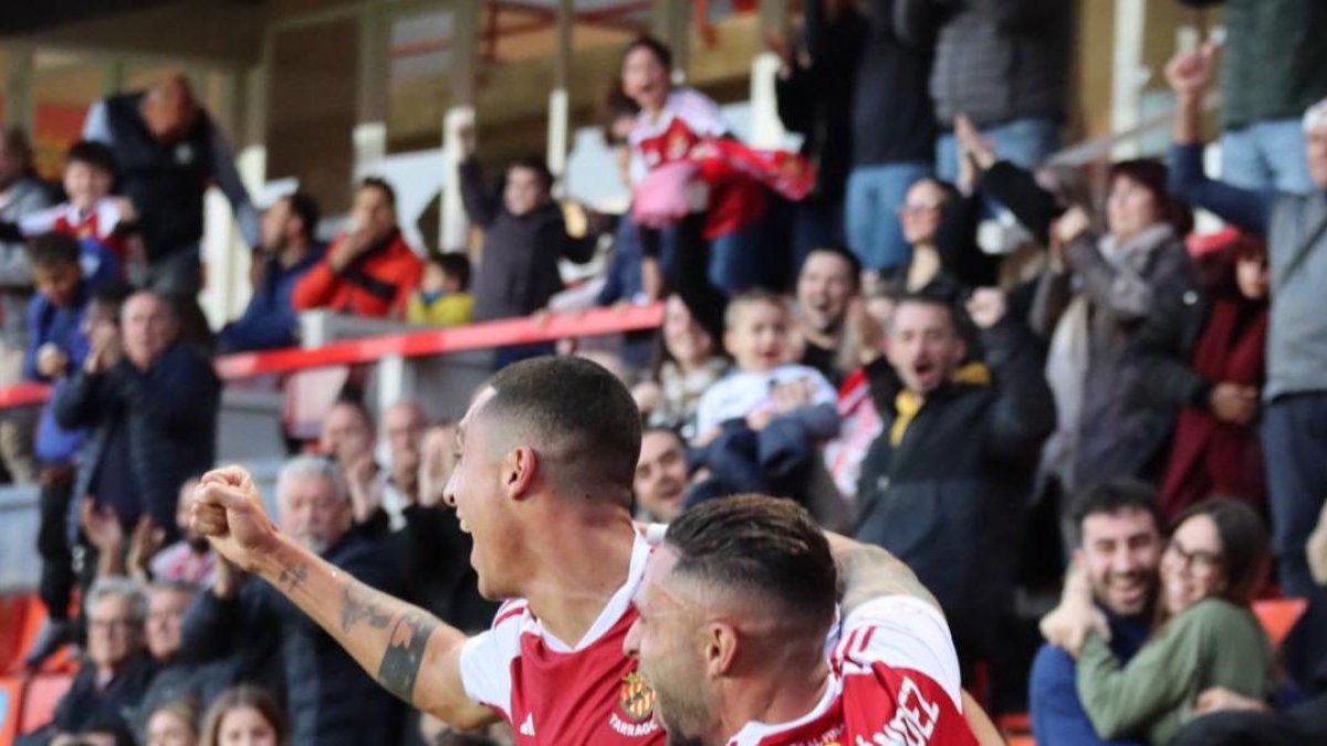 Pablo celebrando uno de los goles del partido.