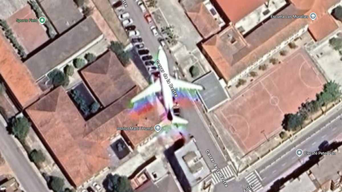 Imatge de l'avió sobrevolant Montblanc.
