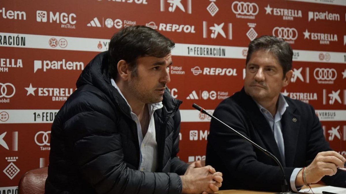 El director esportiu, Javi Sanz, i el president executiu del Nàstic, Lluís Fàbregas.