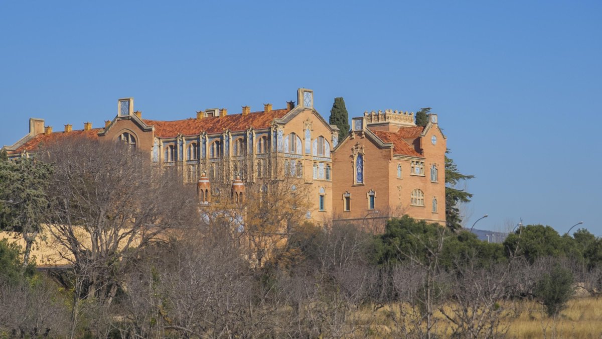 Exterior del Instituto Pere Mata, la referencia en salud mental en el territorio, desde donde apuntan que «tenemos que confiar en el criterio médico».