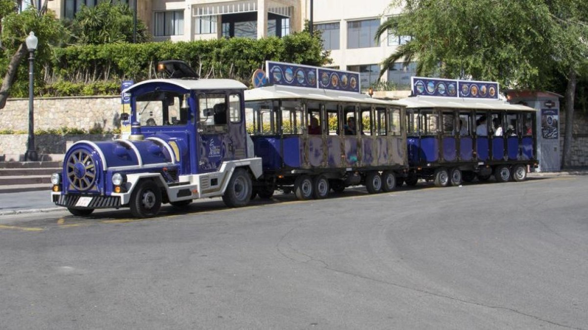 L’empresa RJ Autocares va assumir la gestió del trenet turístic el 31 de maig del 2021, quan es va formalitzar el contracte.