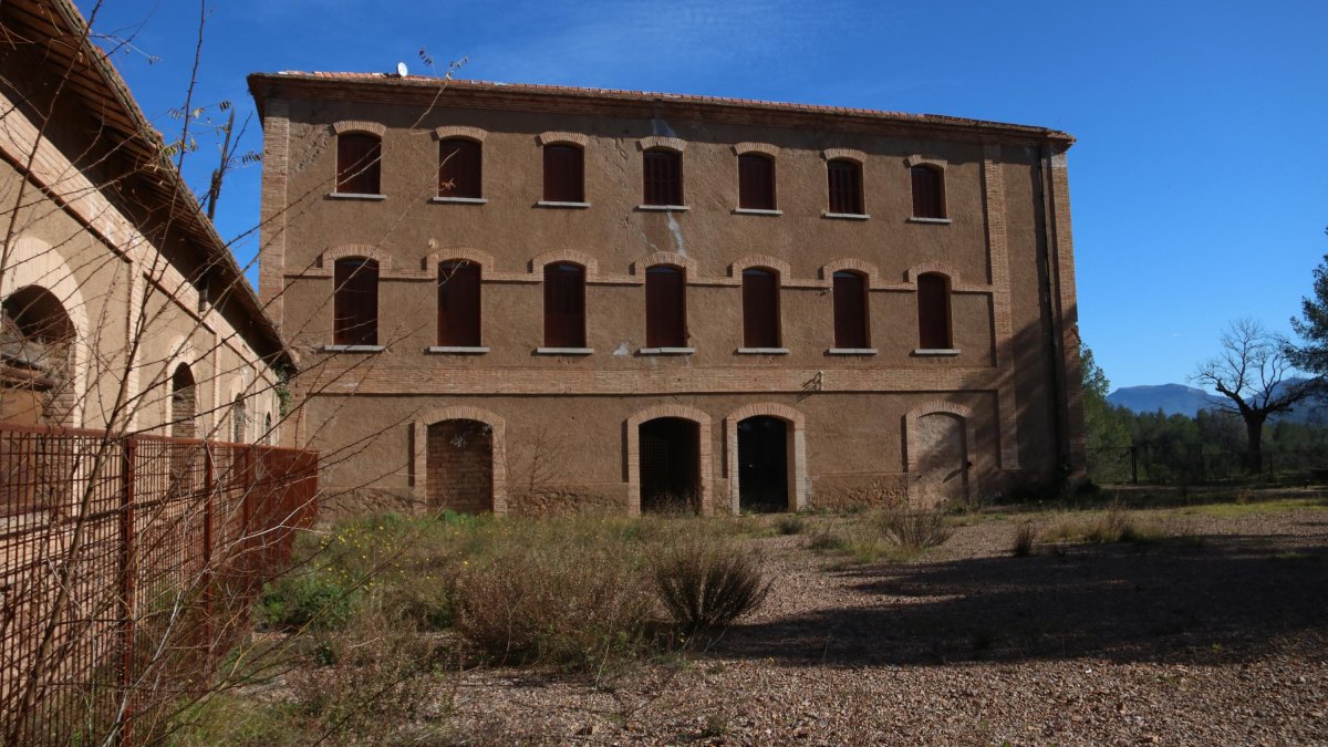 Exterior del centre d'interpretació de l'hospital del Molar, que actualment està tancat al públic.