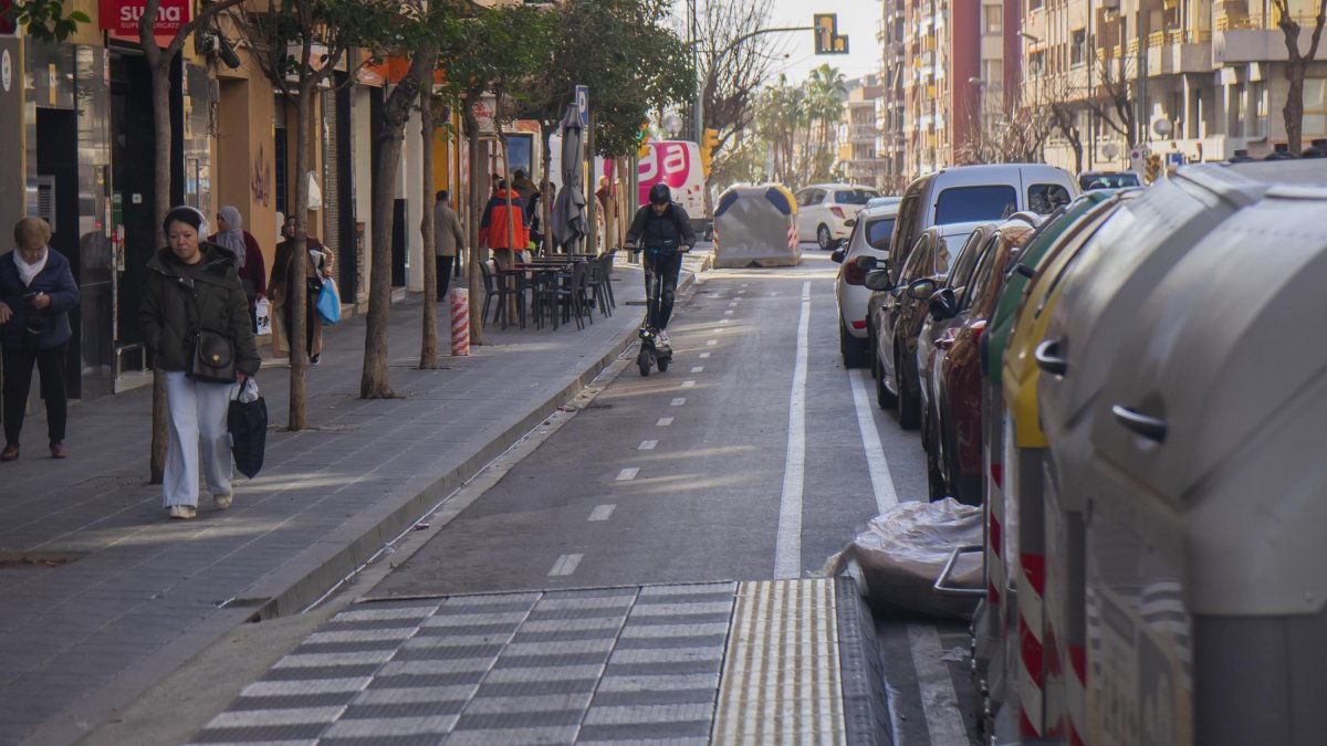 El govern anterior va impulsar el projecte del carril bici de Pere Martell, que es va acabar de construir el juny del 2021, i la intenció era que el vial s’allargués fins al Serrallo.