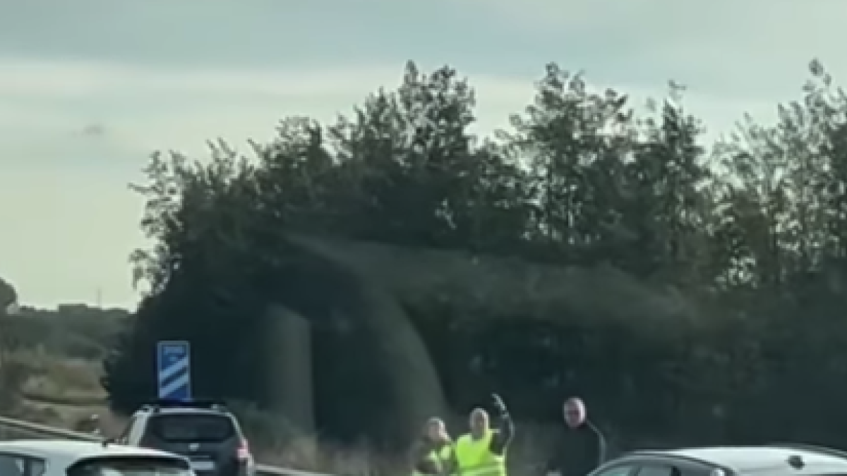Imatge de l'accident amb tres vehicles implicats a l'A-7 a Vila-seca.