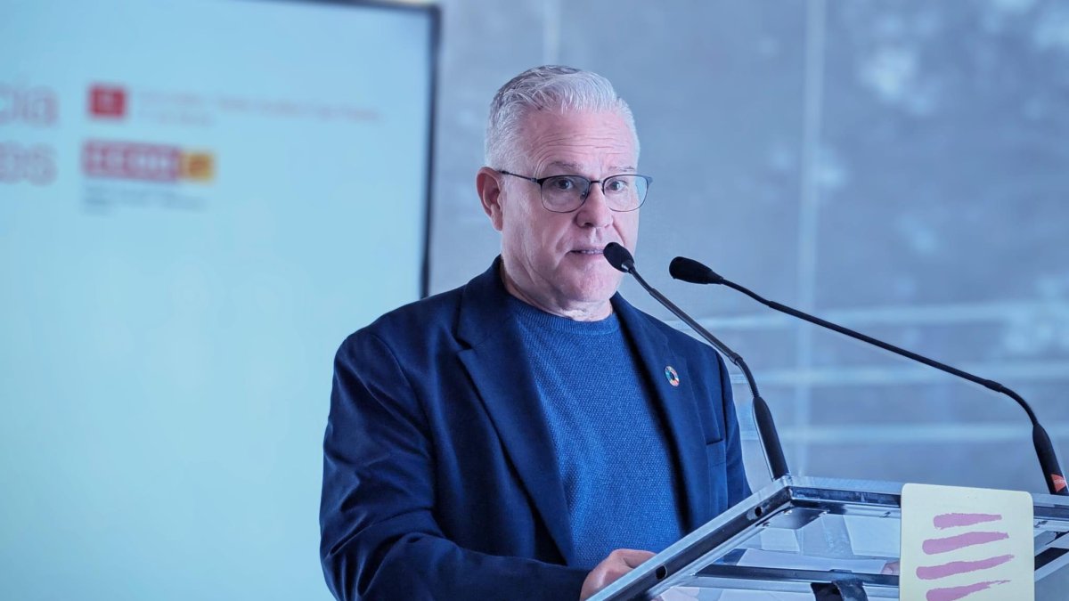 El alcalde de Salou, Pere Granados, durante el 5.º Congreso FSC de Comisiones Obreras (CCOO) de las Comarcas Tarraconenses