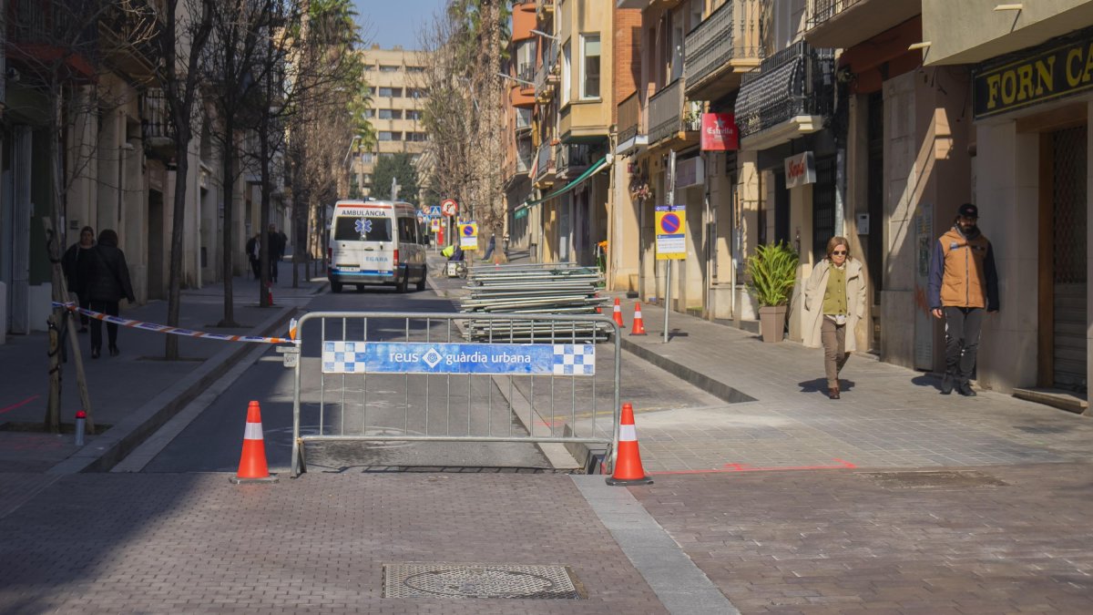 Fotografía del corte por las obras de reordenación de la calle Ample.