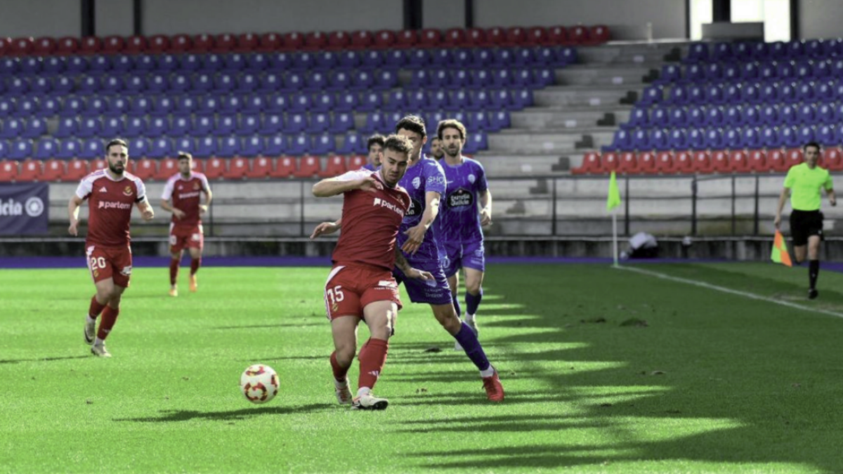 El central Antonio Leal durant el duel contra l’Ourense disputat el darrer cap de setmana.