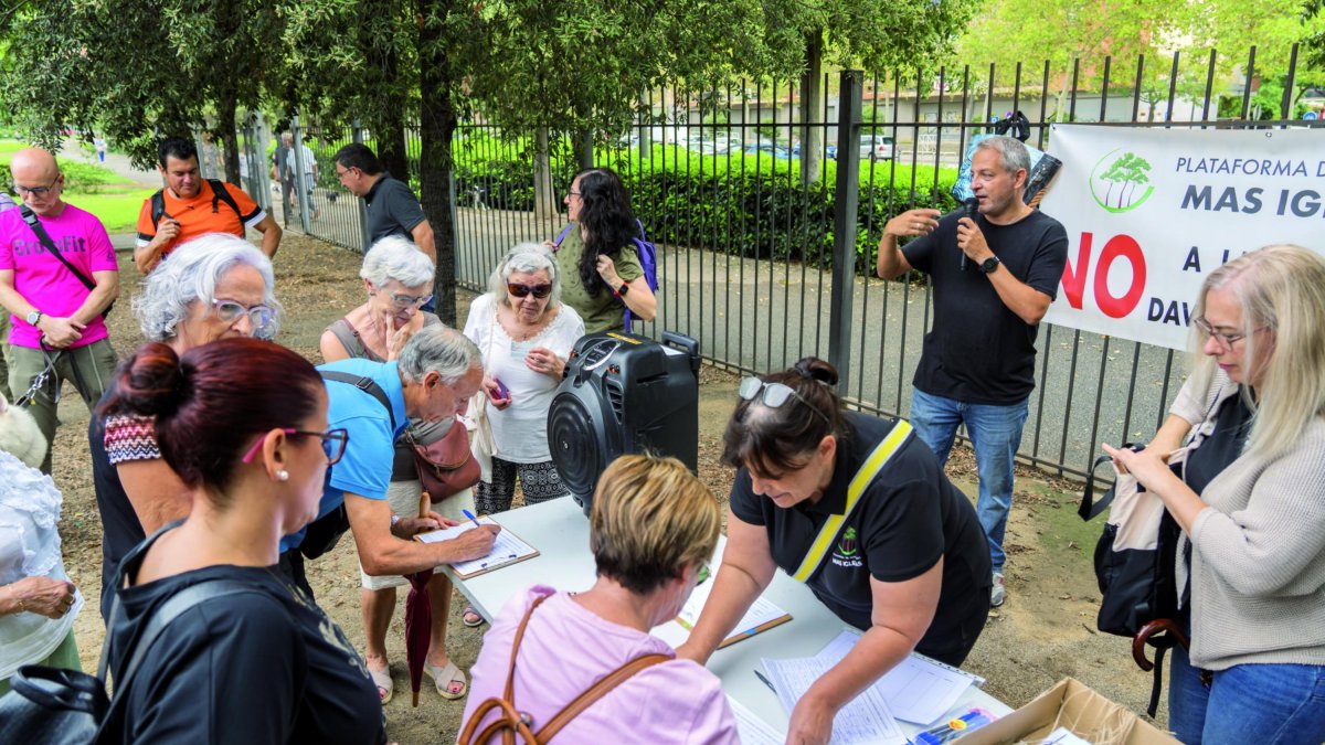 Fotografía de archivo del acto de constitución de la Asociación de Vecinos Plataforma Defensa Parco Masía Iglesias.