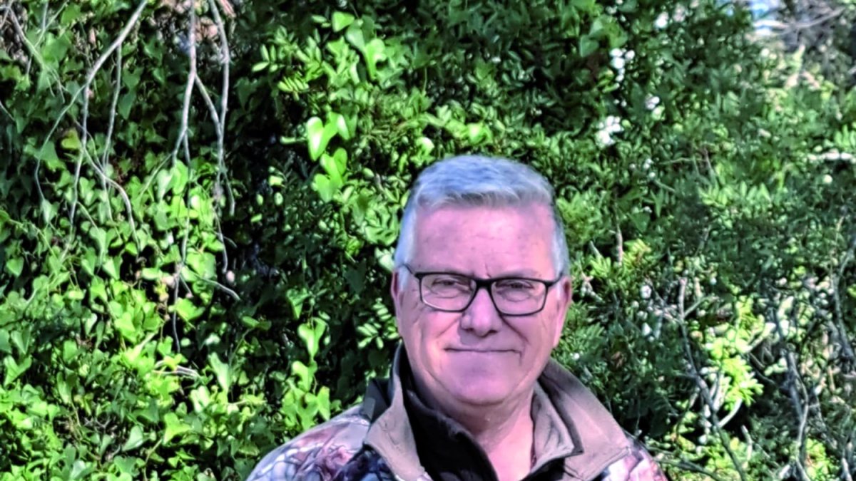 Joaquim Vidal vestit amb la indumentària que normalment duu al camp.