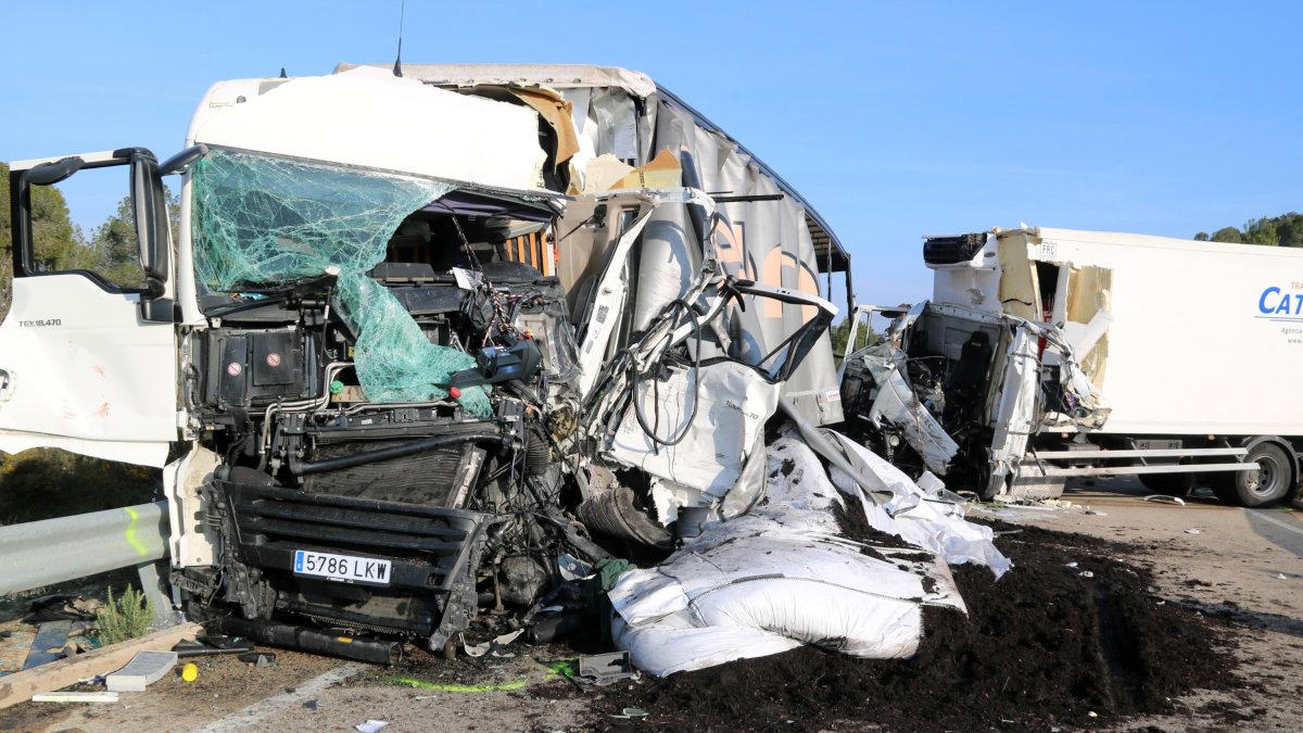 Imatge d'arxiu d'un camió després d'un accident.