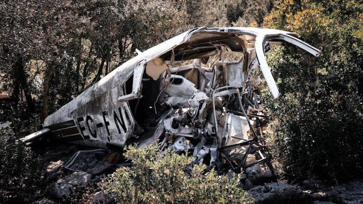 Imatge de l’avioneta accidentada a la Serra de Llaberia.