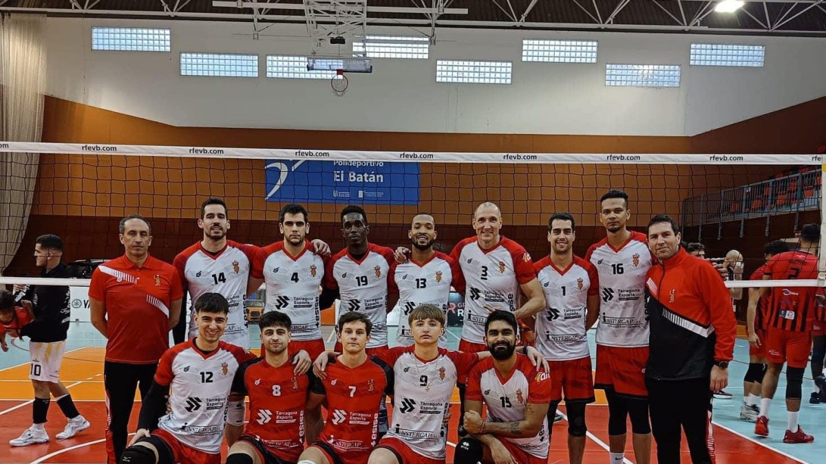 La plantilla del CV Sant Pere i Sant Pau antes del duelo contra el San Roque