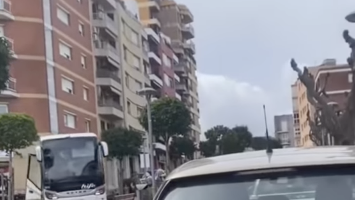 Imagen del momento en el que el conductor ha perdido la puerta.