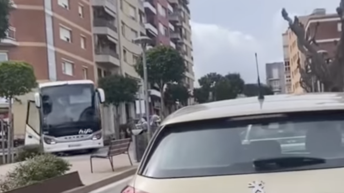 Imatge del moment en el qual el conductor ha perdut la porta.