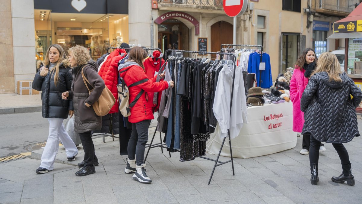 Fotografia d’arxiu d’un expositor de la 49a edició de les Botigues al Carrer a Reus.