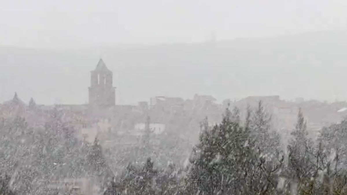 Imatge de la neu caient sobre Prades