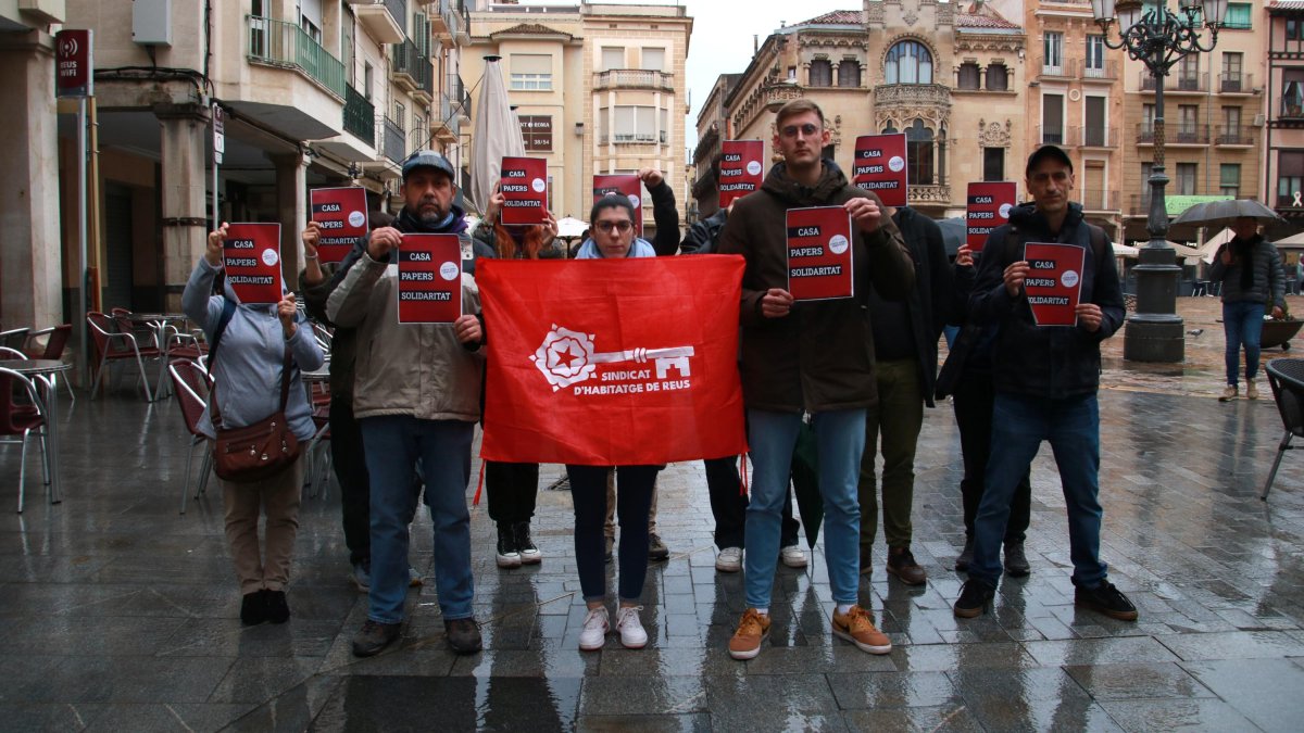 Fotografia de l’acte de presentació del grup de suport vers els afectats.